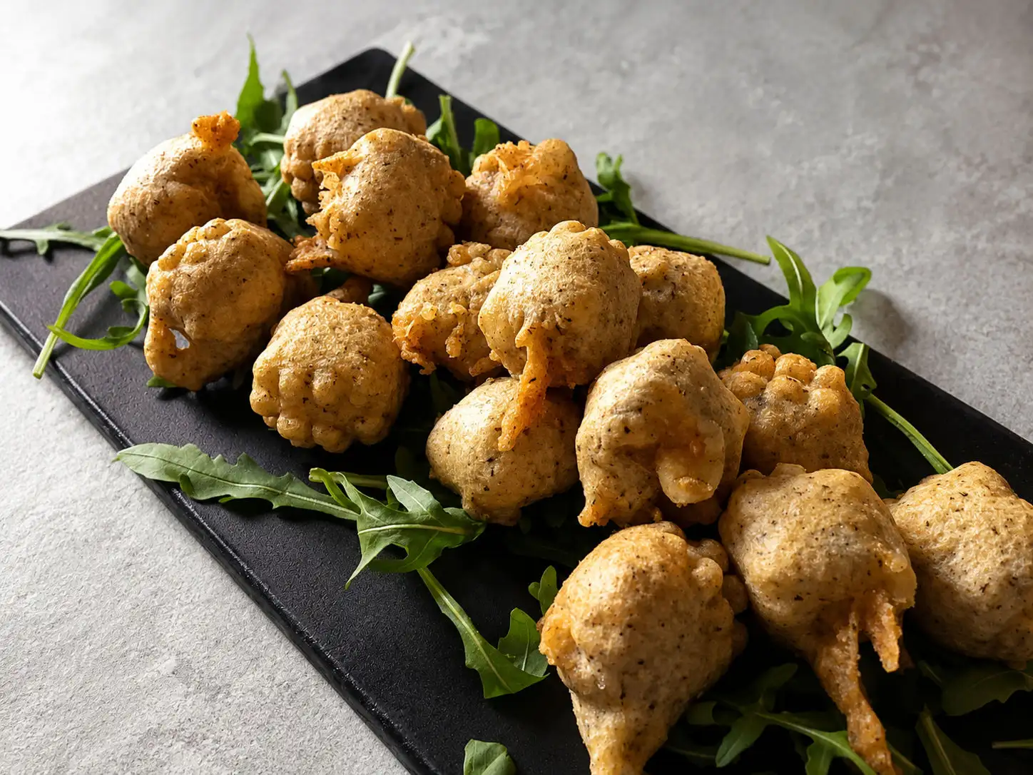 Sciatt valtellinesi: frittelle di grano saraceno con formaggio al Boogie Bistrot
