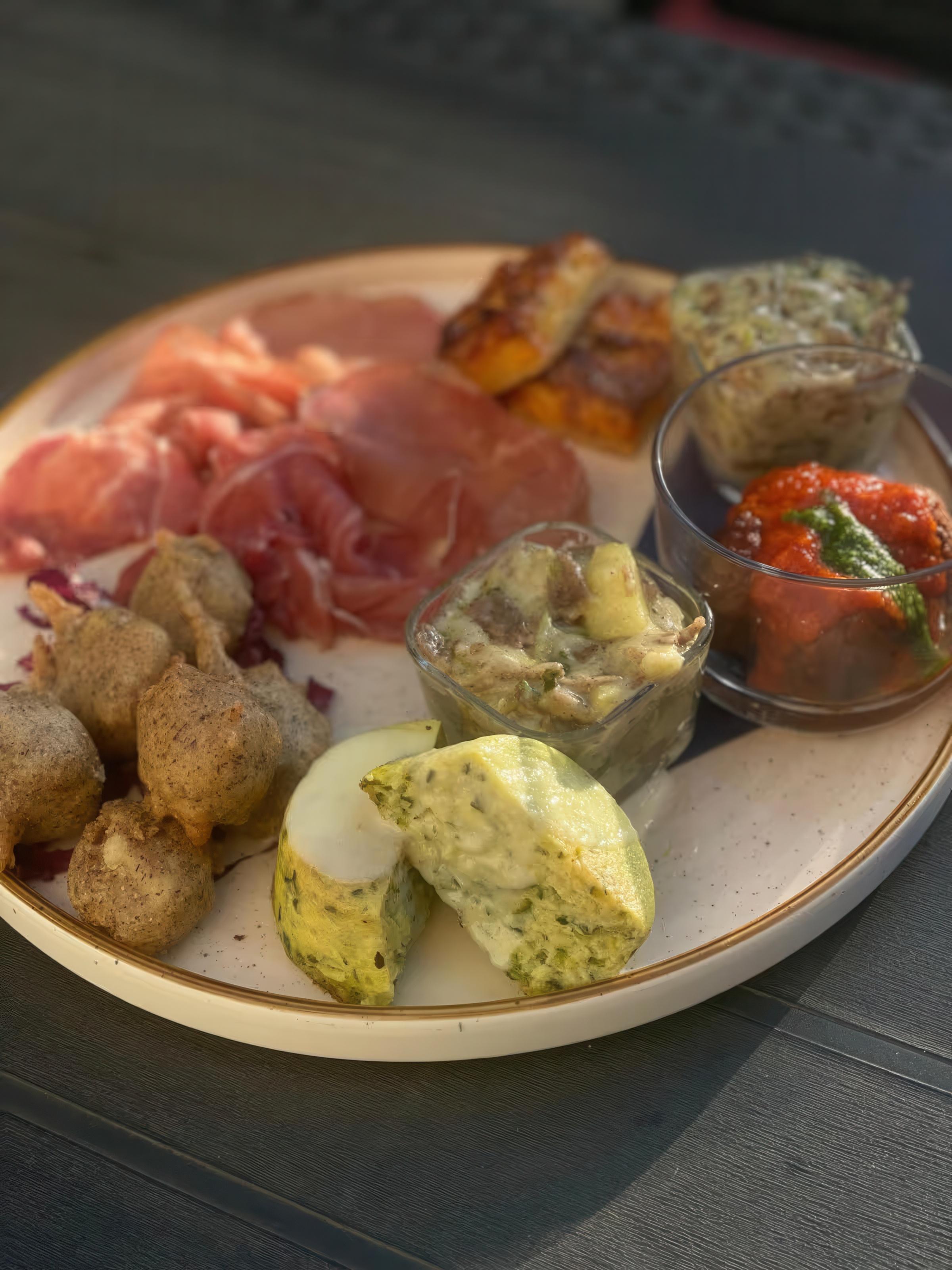 Aperitivo con specialità Lombarde